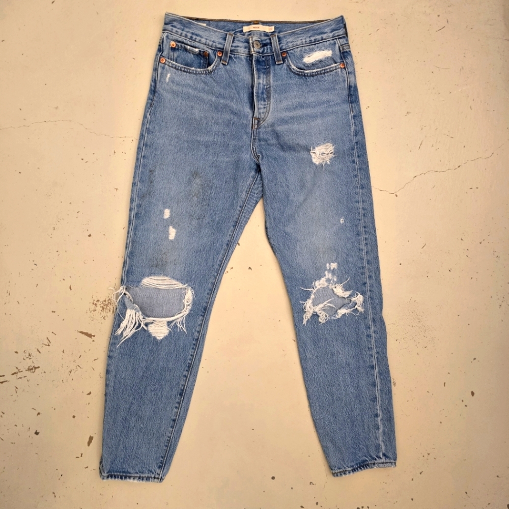 Levi's Wedgie Big E Distressed Jeans Size 27